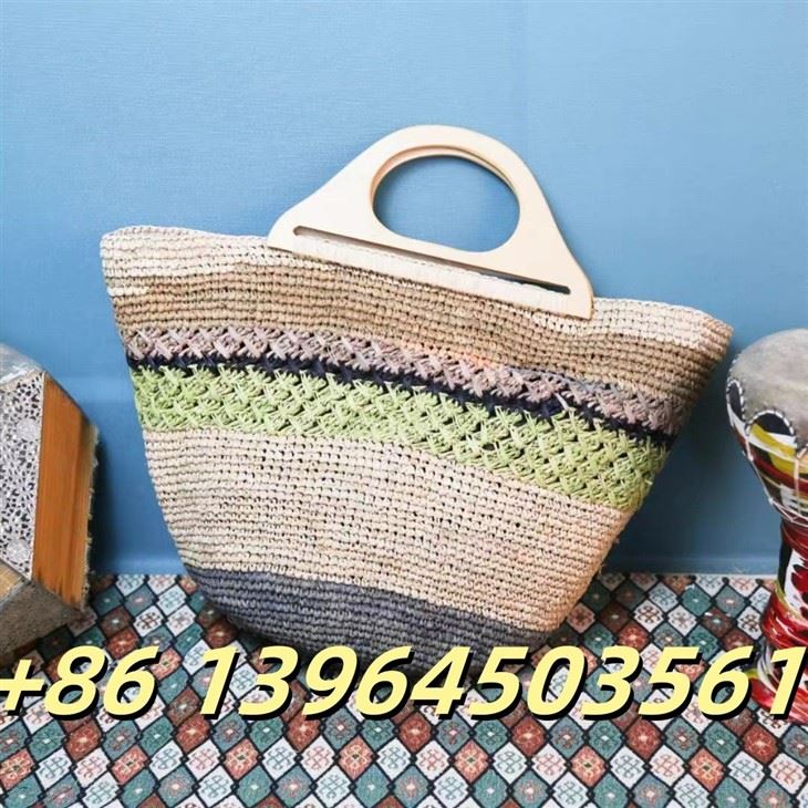 Raffia käekott puidust käepidemetega