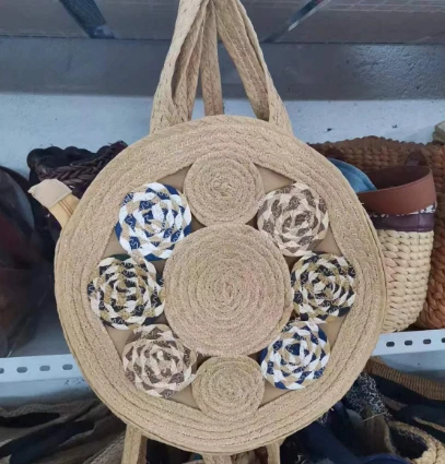 Ümara kujuga naiste õlakott