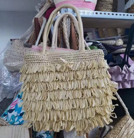 Käsitsi kootud tutid Beidge Straw Bag