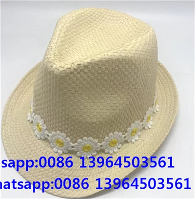 Fedora müts väikese lillega