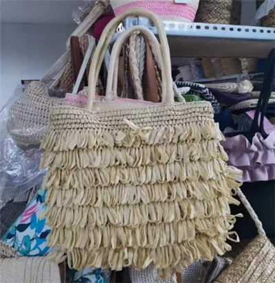 Käsitsi kootud tutid Beidge Straw Bag